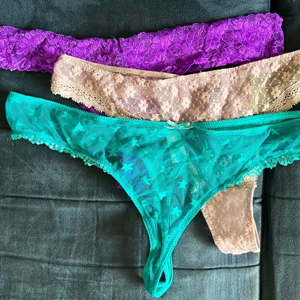 3 lace bright lace thongs